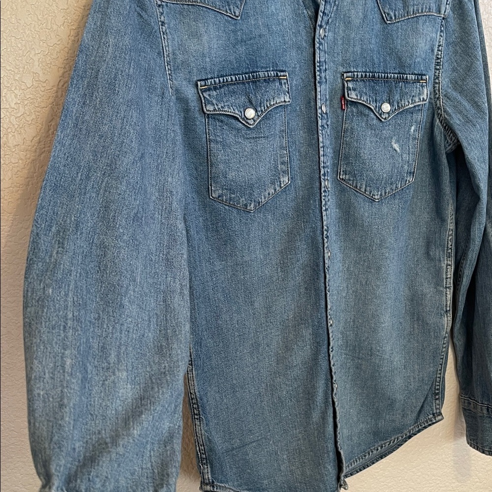 Levi's Classic Blue Button-Up Shirt - Picture 5 of 5
